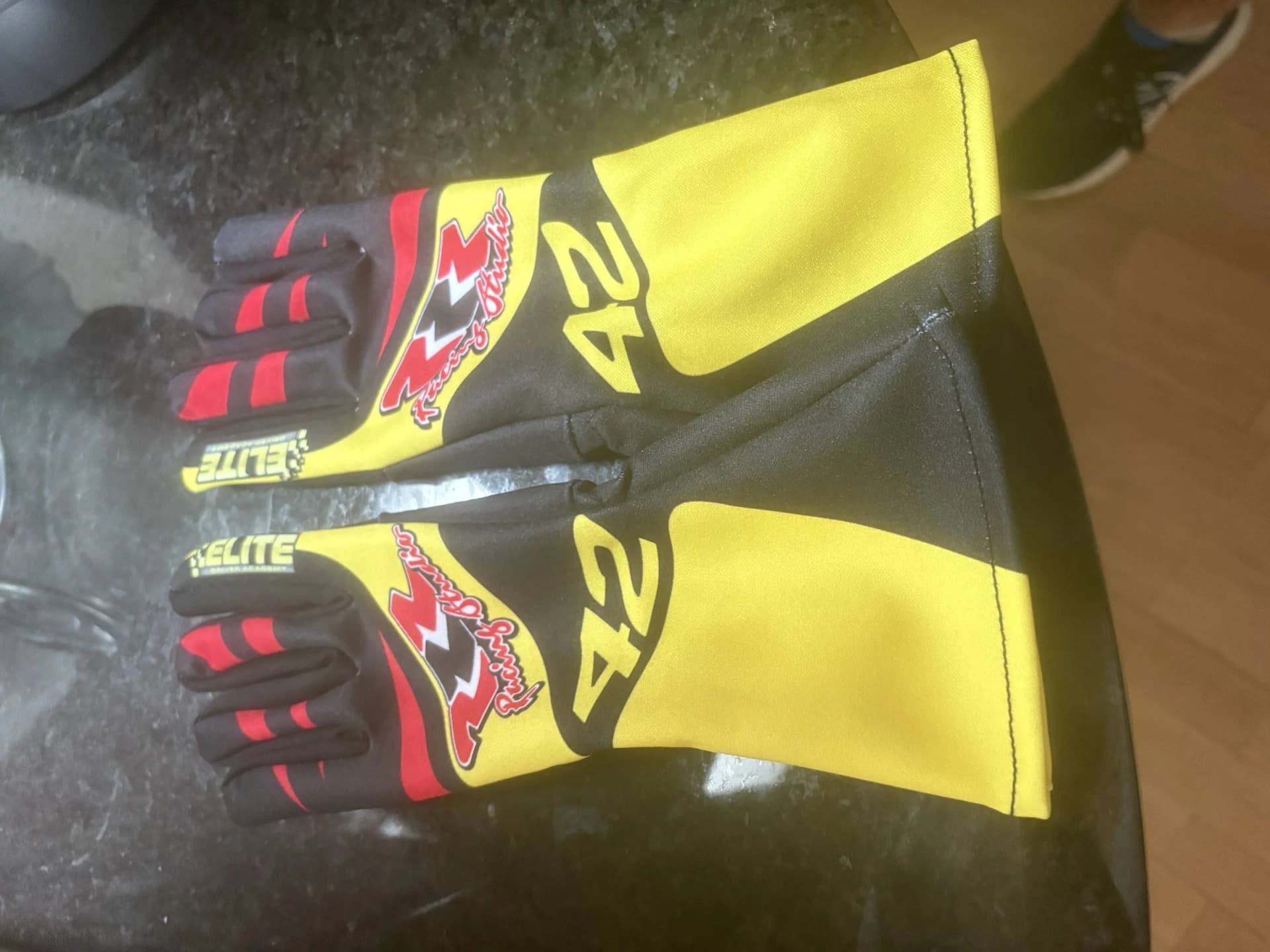 HR42 – custom racing gloves